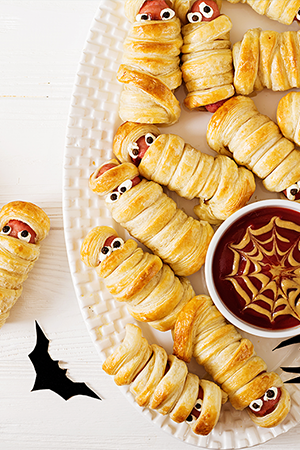 Hot dogs wrapped in pastry resembling mummys for Halloween-3B